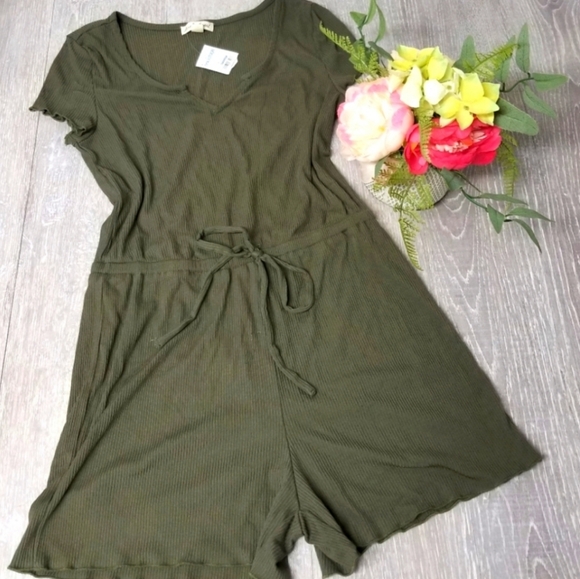 Derek Heart romper - Picture 7 of 8